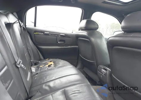 1999 Lincoln Town Car Signature from USA, damaged, VIN 1LNHM82W8XY619055